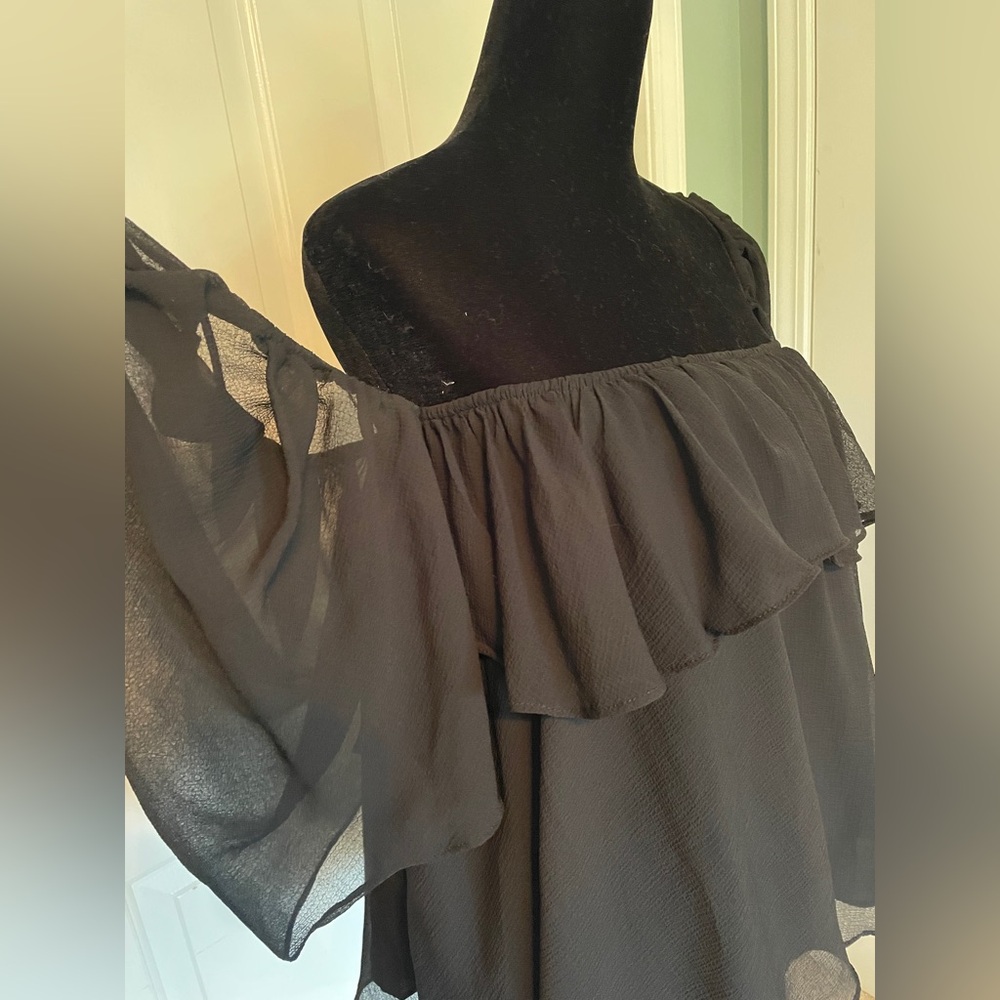 Do+Be Balck Ruffle Off Shoulder Top - size Medium - Picture 3 of 6